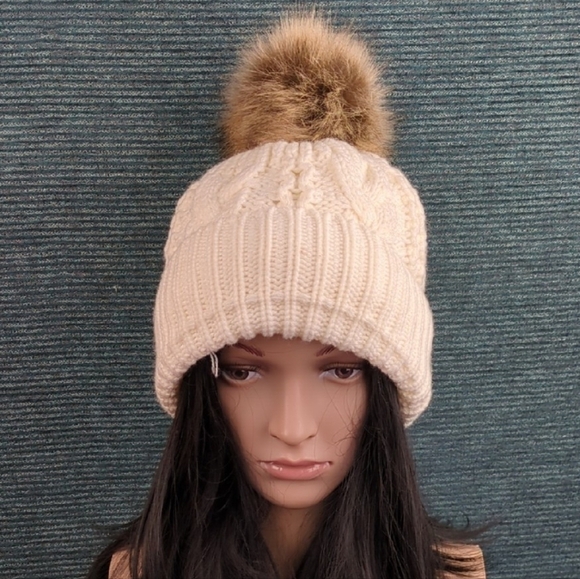 Faux Fur Pom Pom Warm Winter Beanie - Picture 1 of 9
